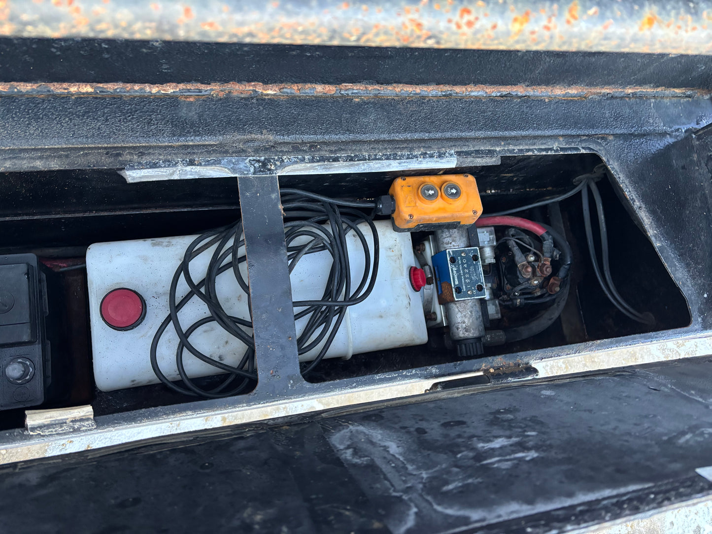 2022 Trailtech Gooseneck Tri/A 16 FT Dump Trailer