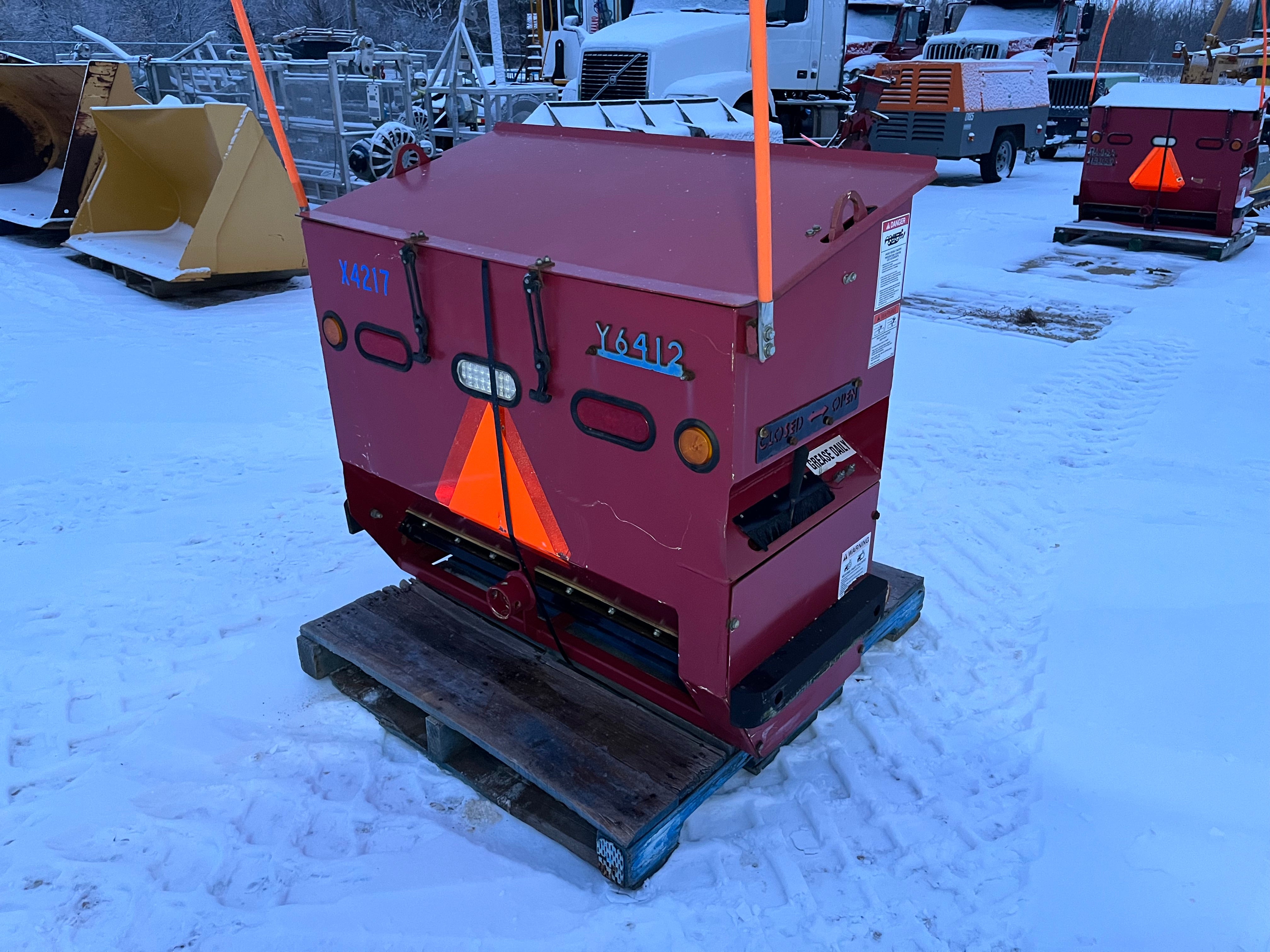 MacLean Drop Spreader 5/8 Yards – JCT Equipment Ltd