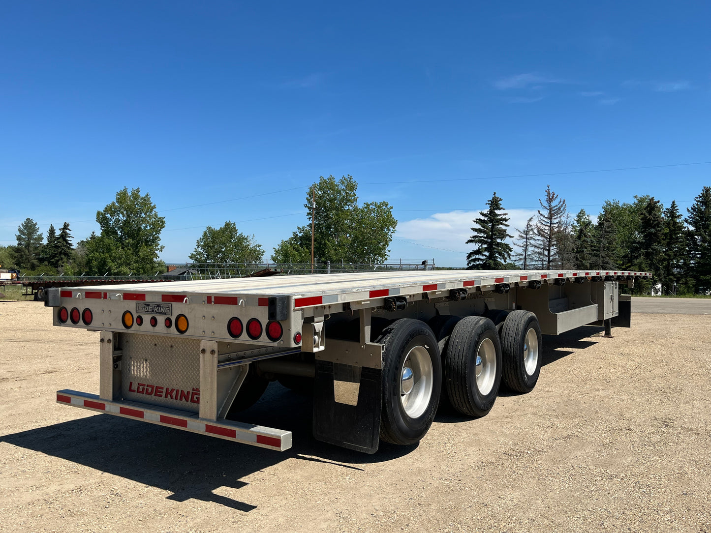 2020 Lode King Tri/A All Aluminum Flat Deck Trailer