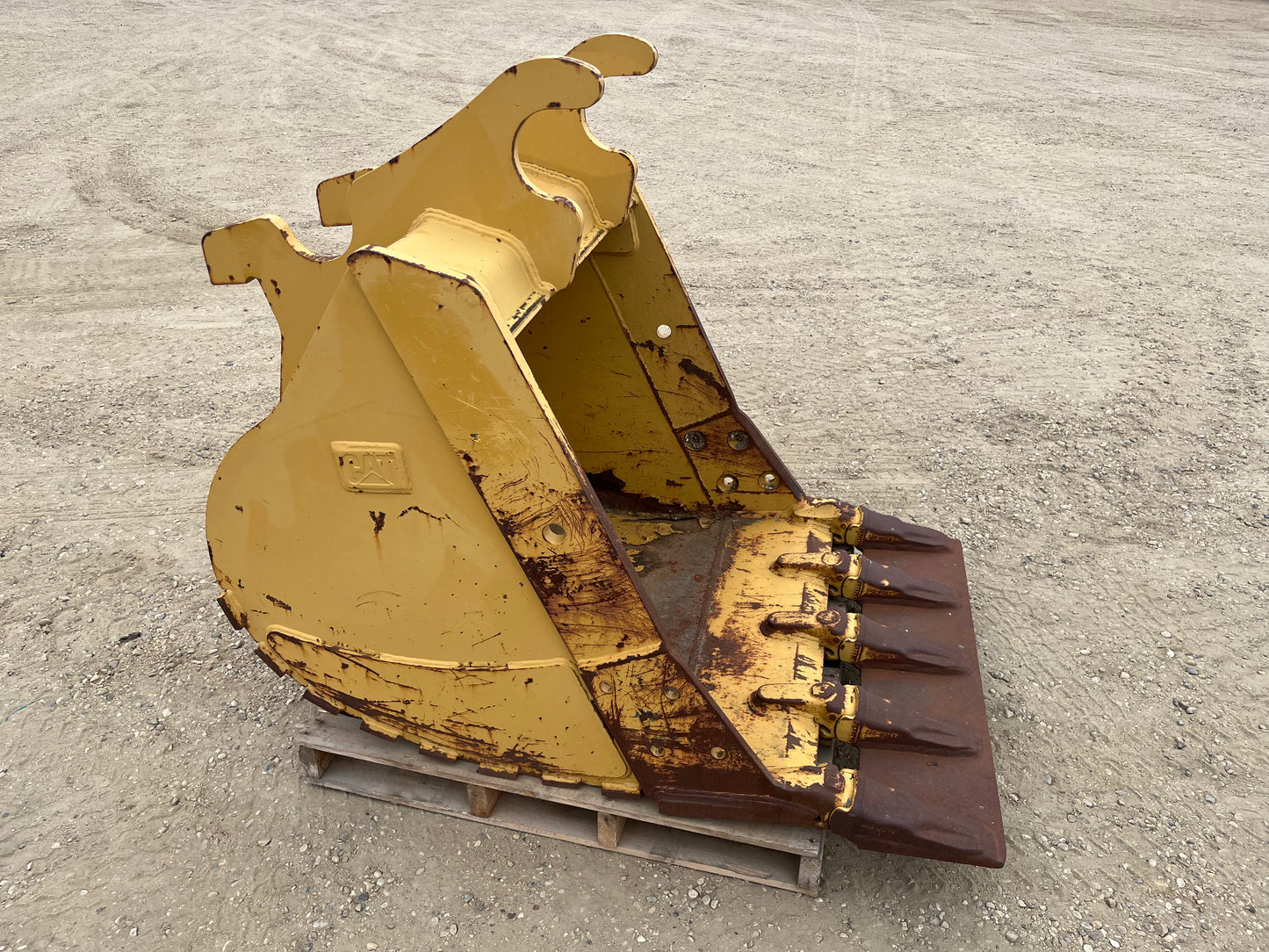 CAT 42 IN Cleanup Bucket (Fits 315C)