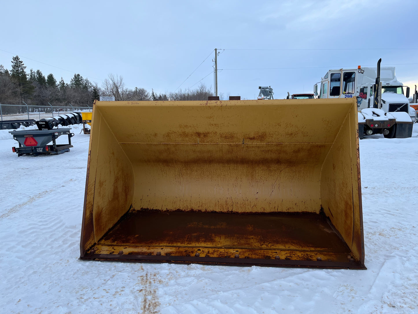 105 IN WBM 6 Yard Quick Attach Snow Bucket to fit Loader