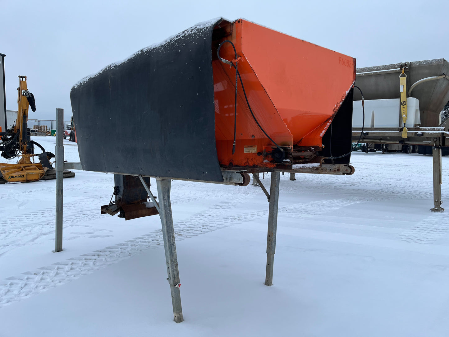 Commercial 8 FT Sander Spreader