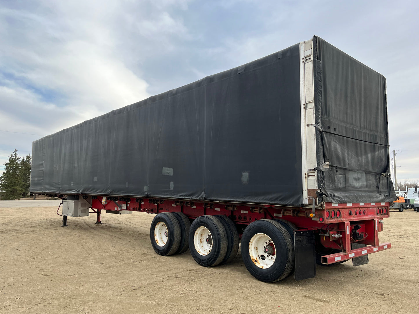 2006 Lode King Tri/A 53 FT Curtain Side Flat Deck Trailer
