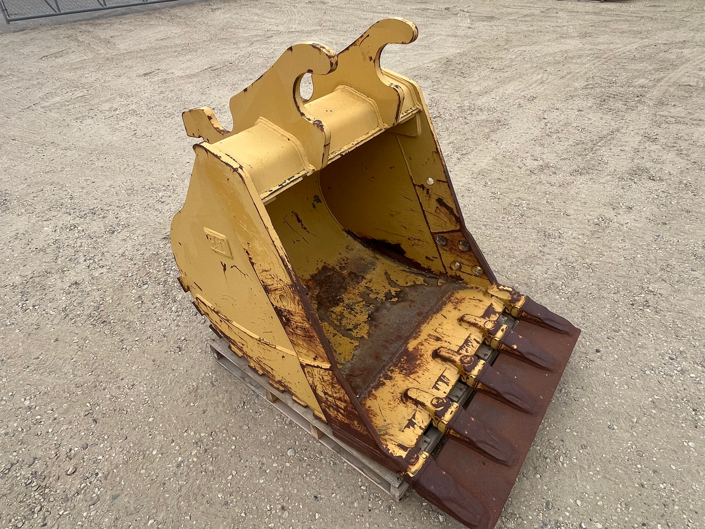 CAT 42 IN Cleanup Bucket (Fits 315C)