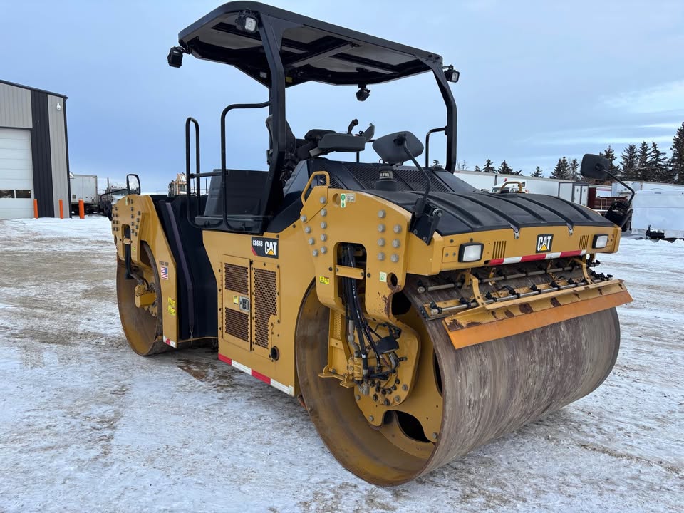 2017 Cat CB64B Roller