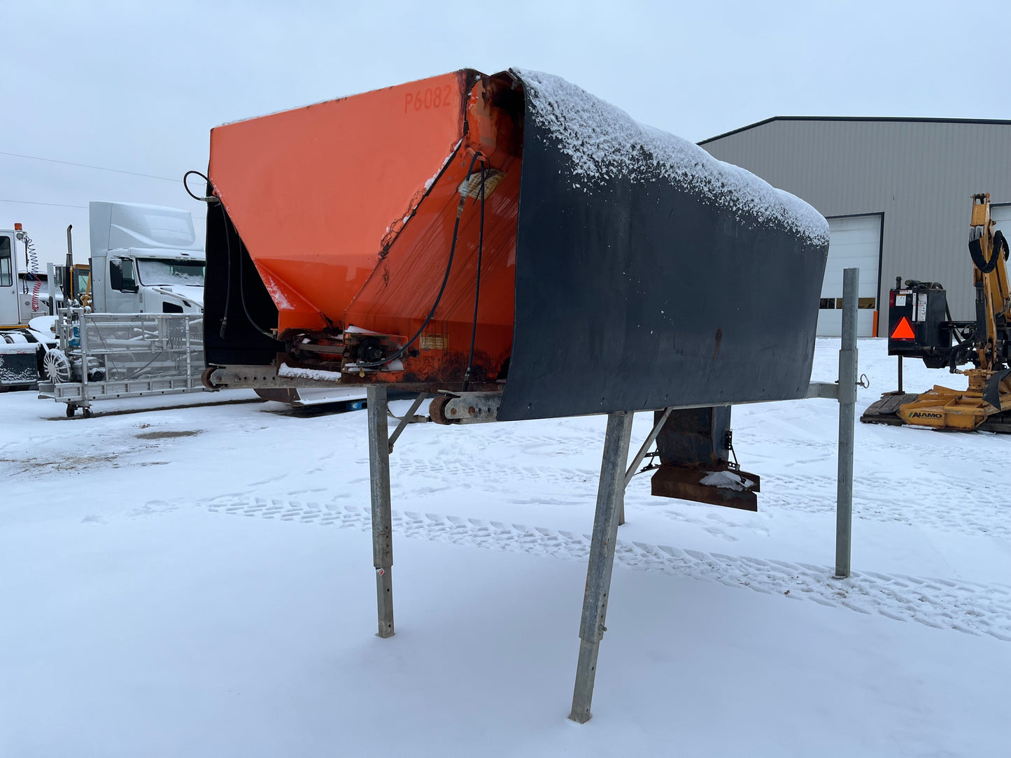 Commercial 8 FT Sander Spreader