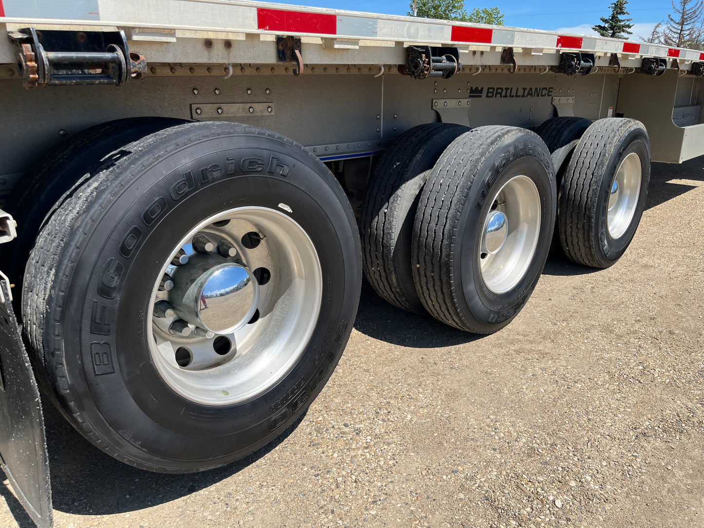 2020 Lode King Tri/A All Aluminum Flat Deck Trailer