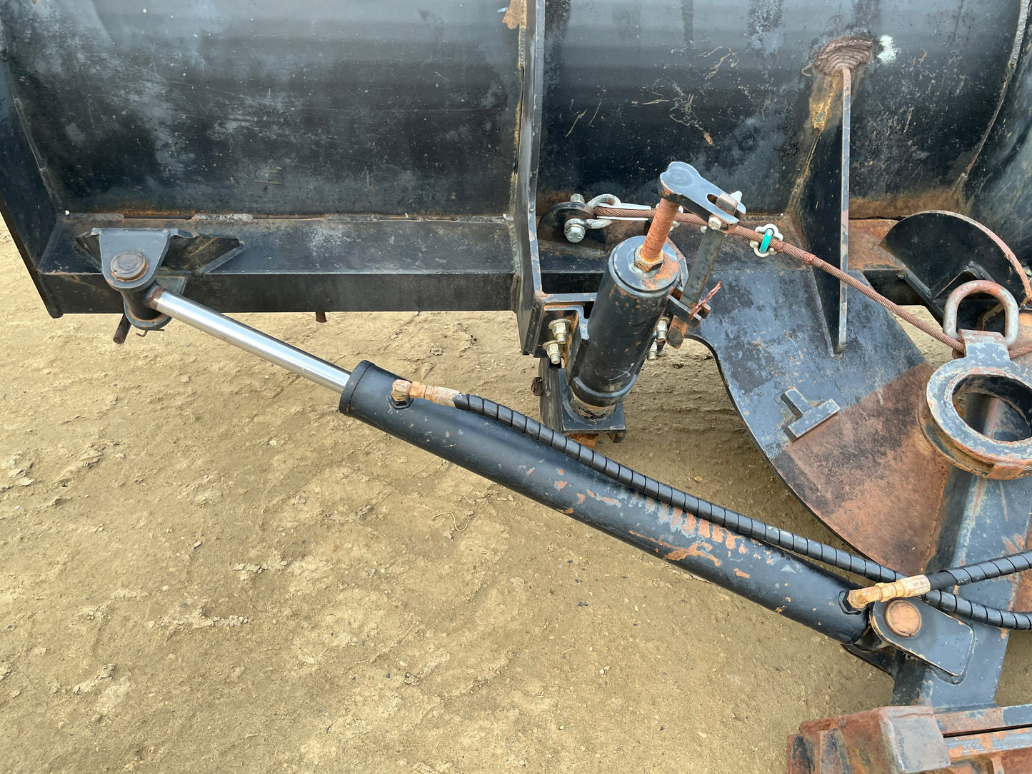 132 IN Hydraulic Reversible Snow Plow To Fit Truck