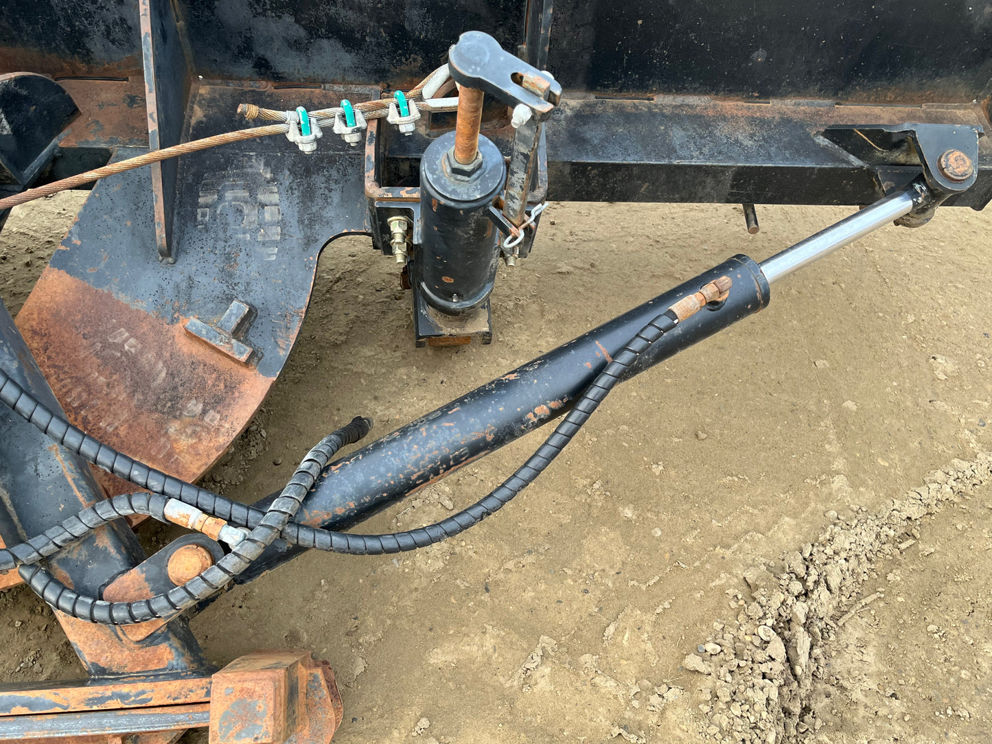 132 IN Hydraulic Reversible Snow Plow To Fit Truck