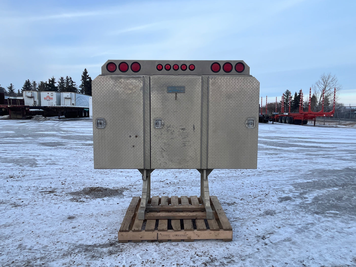 Magnum Aluminum Headache Rack