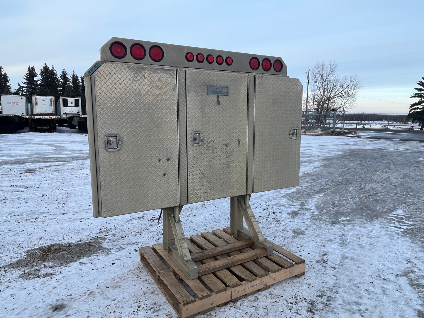 Magnum Aluminum Headache Rack