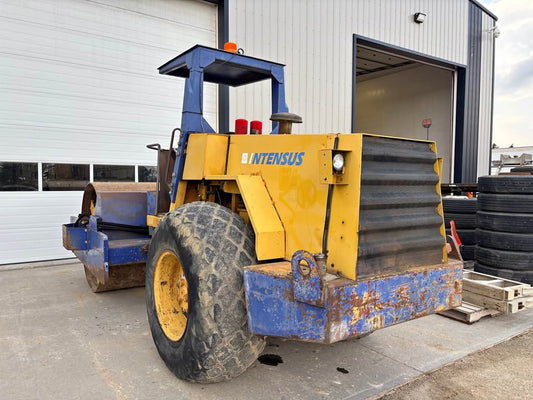 Intensus Single-Drum Vibratory Roller